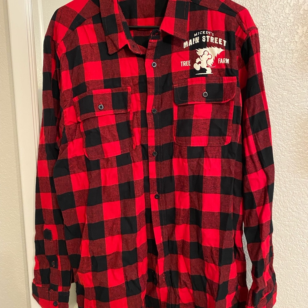 BNWT Disney Men’s XL Holiday Flannel Shirt.